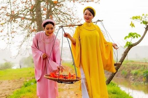 Nghệ sĩ Trà My, Thanh Thanh Hiền khoe sắc với hoa gạo