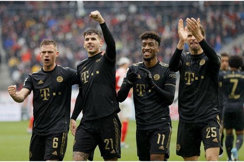 Hy hữu Bayern thi đấu với 12 cầu thủ, có thể bị tước chiến thắng