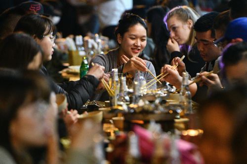 Trung tâm Hà Nội chật kín người dịp cuối tuần