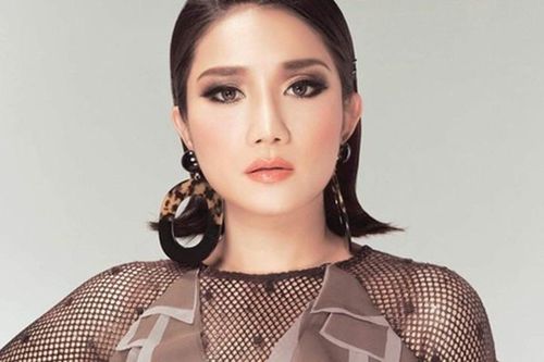 MC Cát Tường tung ảnh 'tắm tiên'… tình duyên nhiều chi tiết gây xôn xao