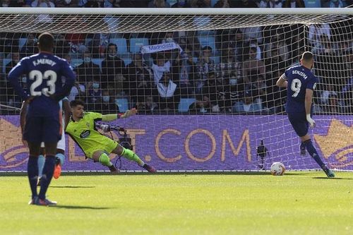 Benzema lập cú đúp trên chấm 11m, Real nhọc nhằn hạ chủ nhà Celta Vigo
