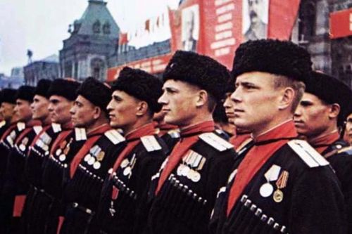 Tuyên bố ủng hộ Tổng thống Putin, lính tình nguyện Cô-dắc biệt tăm ở Ukraine - Báo Nga: Quá kỳ lạ