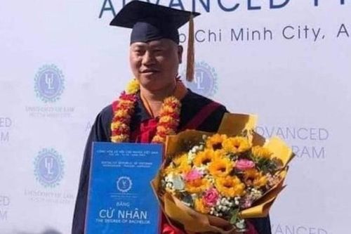 Sự thật về vụ việc 'sư thầy ăn thịt chó' mặc áo cử nhân, tốt nghiệp ĐH Luật TP.HCM?