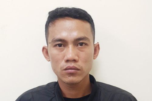 Kề dao vào cổ nữ sinh đe dọa cướp điện thoại, hung thủ không quên xin mật khẩu