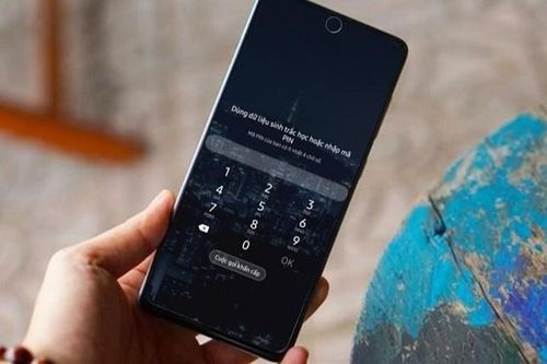 Cướp khống chế người phụ nữ, bắt cung cấp mật khẩu điện thoại