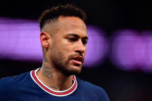 Cú xỏ háng vô nghĩa của Neymar
