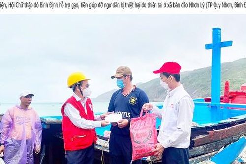 Tạm dừng trục vớt tàu thuyền bị sóng nhấn chìm