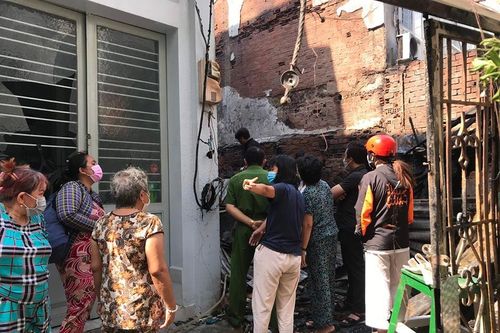 Bắt giam thanh niên dùng dầu đốt nhà bạn gái