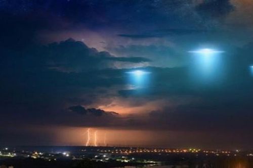 Sự thật về UFO giữa đại dương được phát hiện qua Google Earth