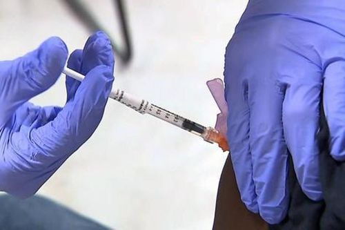 Người đàn ông nghi tiêm 90 mũi vaccine COVID-19