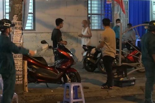 Một dân quân bị đâm chết khi đang phân luồng giao thông