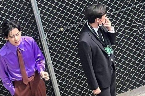 Xôn xao khoảnh khắc V (BTS) bị bắt gặp lén hút thuốc tại hậu trường Grammy 2022