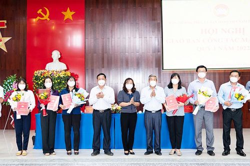 Ban Thường trực UBMTTQVN tỉnh An Giang trao quyết định công tác cán bộ