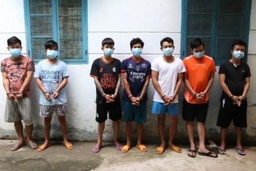 Hơn 20 đối tượng mang súng, kiếm hỗn chiến vì mâu thuẫn chia tiền bảo kê