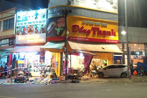 Xe 7 chỗ tông vào tiệm bánh mì, 6 người bị thương: Tài xế dương tính với ma túy