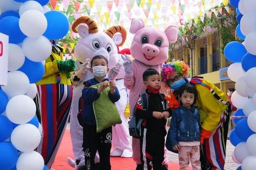 Hôm nay các bậc học ở Nghệ An đón học sinh đến trường