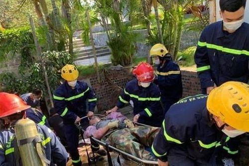 Quảng Ninh: 4 công nhân bị ngạt khí ga dưới hố thu gom rác thải