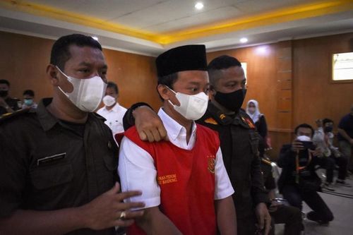Giáo viên ở Indonesia bị tử hình vì cưỡng bức 13 học sinh