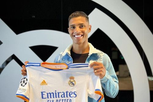 Real Madrid chiêu mộ hậu vệ Brazil