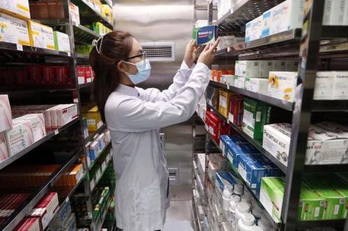 Giám sát chặt việc mua bán thuốc điều trị COVID-19