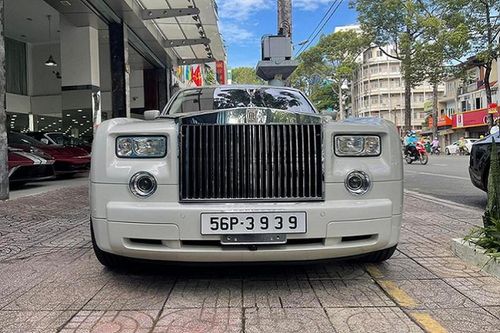 Rolls-Royce Phantom biển cặp 'thần tài nhỏ' lý lịch khủng ở Sài Gòn