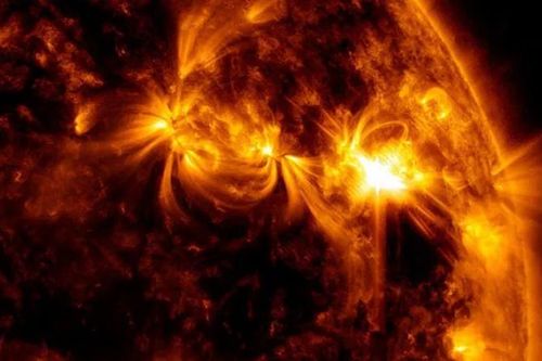 Nóng: Trái đất bị bắn phá bởi 'tia lửa cuồng nộ' từ Mặt Trời
