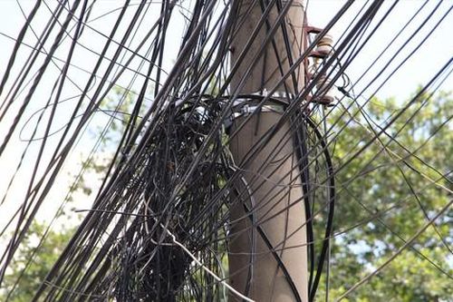 Bình Dương xóa 'ma trận, mạng nhện' cáp quang đu đeo các trụ điện