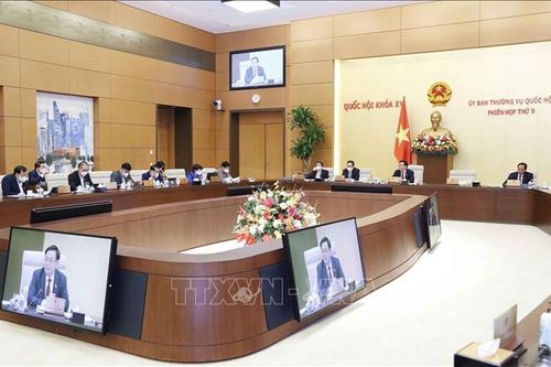 Giám sát việc thực hiện pháp luật về tiếp công dân và giải quyết khiếu nại, tố cáo