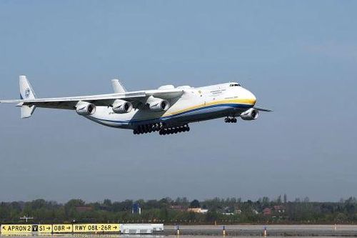Những hình ảnh mới gây sốc về chiếc An-225 lớn nhất thế giới của Ukraine bị phá hủy