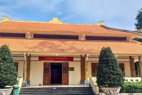 Về miền di tích cuối dãy Trường Sơn