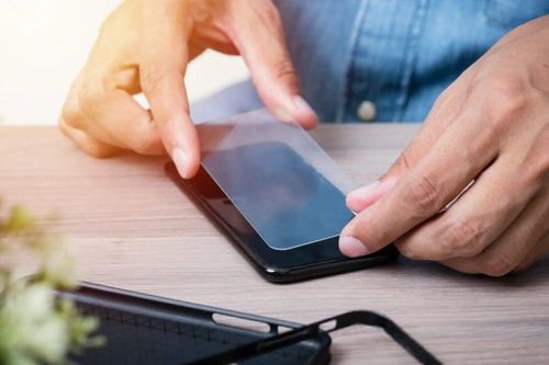Smartphone có cần miếng dán bảo vệ màn hình?