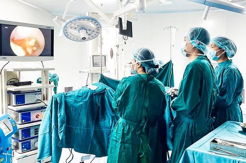 Bệnh viện 22-12: Tán sỏi ngược dòng bằng laser