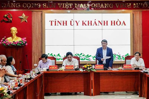Ban Thường vụ Tỉnh ủy Khánh Hòa gặp mặt các vị nguyên lãnh đạo tỉnh