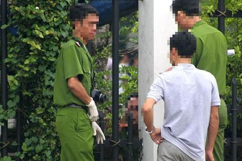 Gã hàng xóm dùng xà beng tấn công khiến 3 bà cháu thương vong