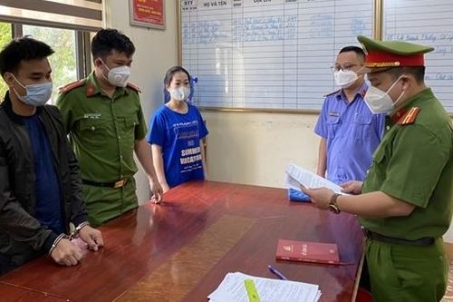 Khi cha dượng hóa yêu râu xanh