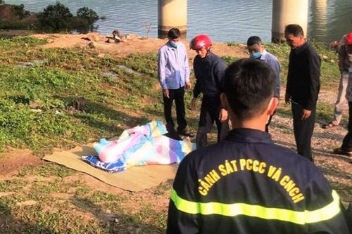 NÓNG: Tìm thấy thi thể nam sinh lớp 9 tại hồ Hao Hao