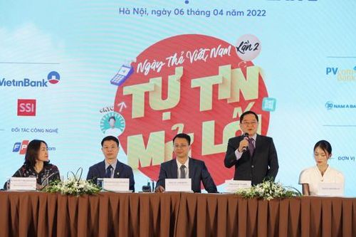Trải nghiệm công nghệ thanh toán không dùng tiền mặt tại Ngày thẻ Việt Nam