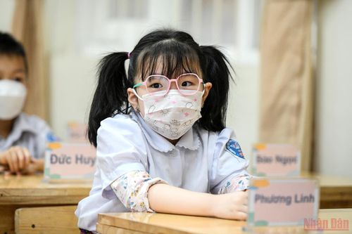 Ngày đầu tiên đến trường của học sinh lớp 1 tại Hà Nội