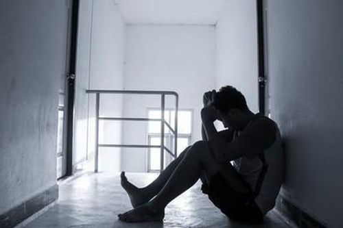 Học sinh tự tử vì áp lực học tập: Do người lớn stress?