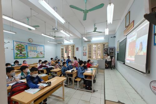 Hà Nội lý giải quyết định cho học sinh tiểu học đi học trực tiếp dù chưa tiêm vaccine