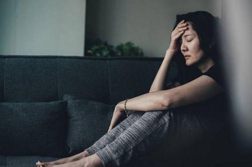Bấn loạn vì đại dịch khiến trầm cảm gia tăng, dân Trung Quốc gọi 'cháy máy' đường dây tư vấn sức khỏe tâm thần