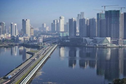 Người Singapore lái xe sang Malaysia đổ xăng giá rẻ