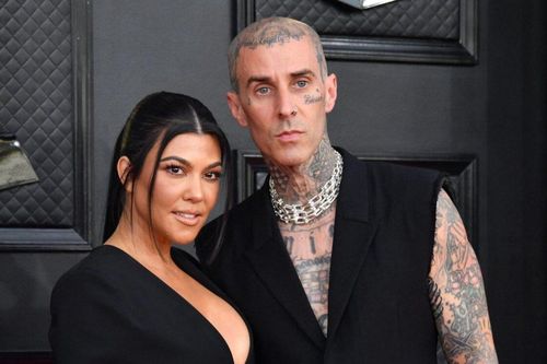Chị gái Kim Kardashian đã kết hôn trước Grammy một ngày mà không ai biết