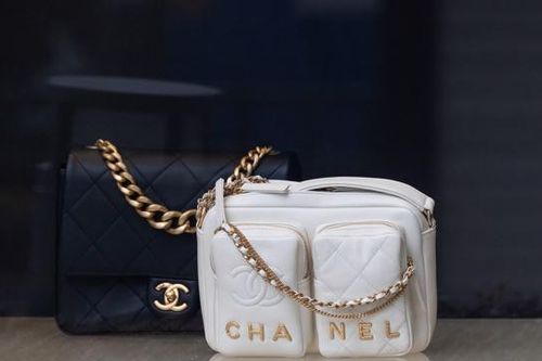 Chanel ngừng bán túi cho người Nga ở nước ngoài muốn mang sản phẩm về quê nhà