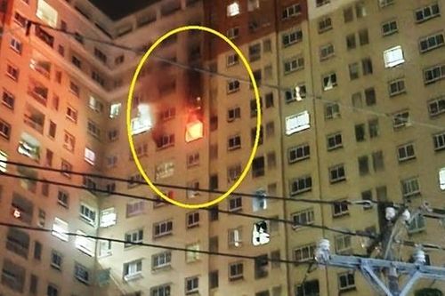 Đám cháy bùng phát tầng 14 sau cuộc cãi nhau của một cặp đôi