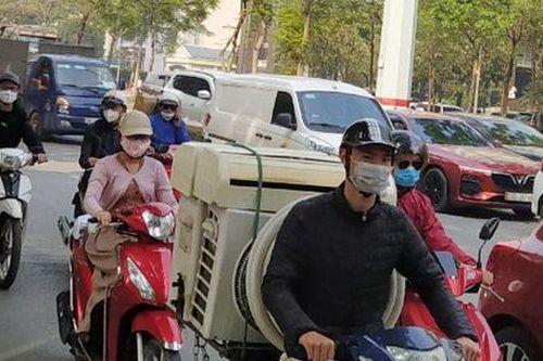 Cổng trường thông thoáng, nhiều nút giao ở Thủ đô ùn ứ ngày đầu đi học trở lại