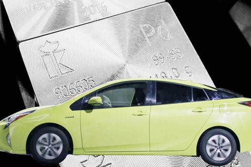 Thiếu hụt kim loại quý hơn vàng từ Nga khiến ngành công nghiệp ô tô điêu đứng