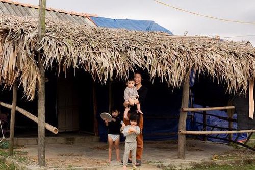 Quảng Bình: Hàng chục hộ dân sống 'lay lắt' giữa bãi bồi sông Gianh