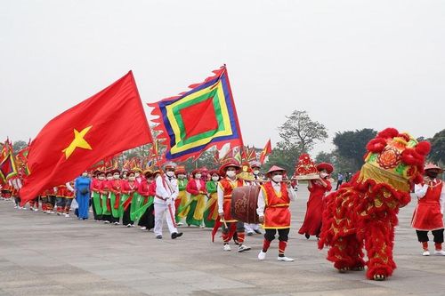 Lễ rước kiệu của các xã, phường vùng ven về Đền Hùng