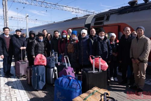 Hỗ trợ công dân Việt Nam sơ tán từ miền đông Ukraine mau chóng hồi hương